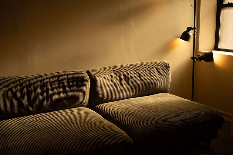 Tips for Creating a Cosy and Inviting Living Room Space on a Budget